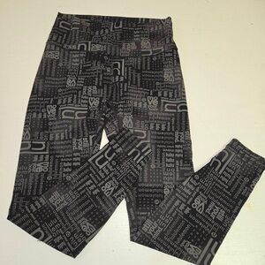 Lululemon Black & Gray Graphic Logo Wunder Leggings